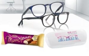 Kinkekomplekt: sinist valgust blokeerivad arvutiprillid 0.0 ja prillitoos